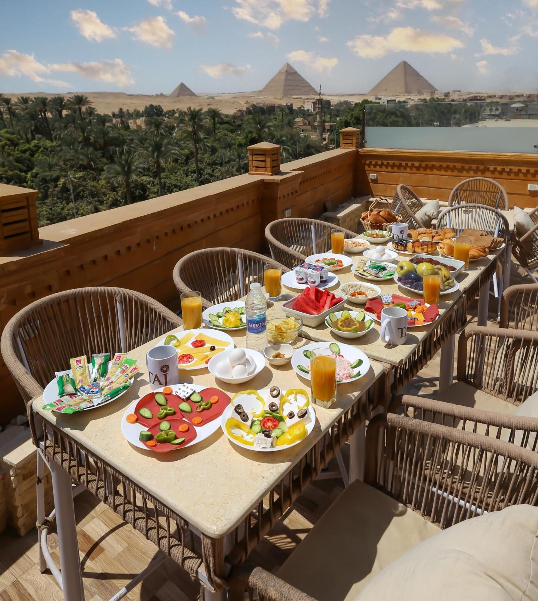 Taj Pyramids View Inn Kafrat al Jabal Bagian luar foto
