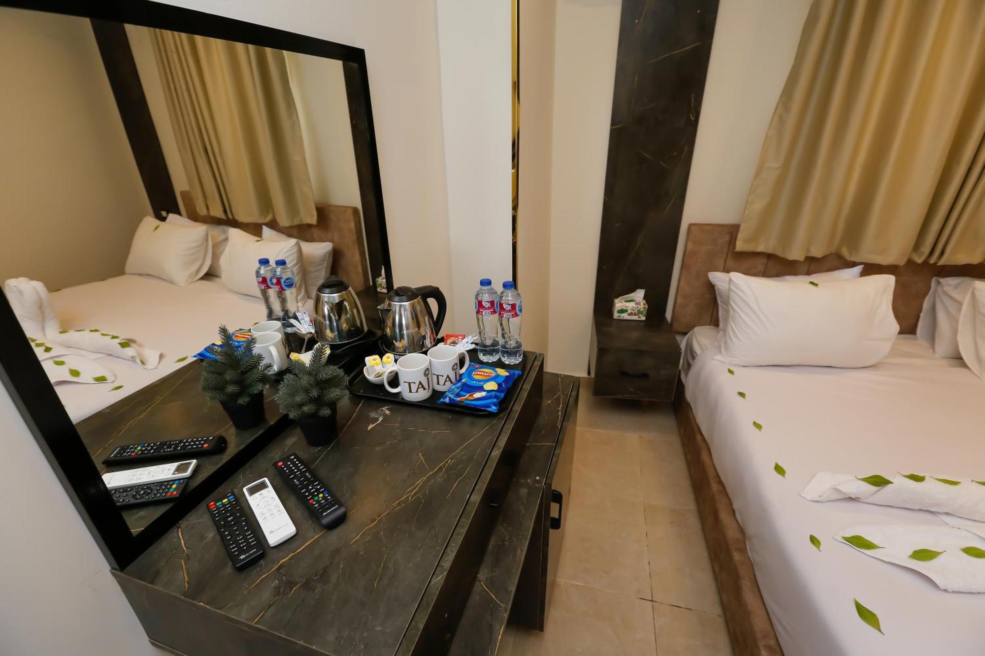 Taj Pyramids View Inn Kafrat al Jabal Bagian luar foto