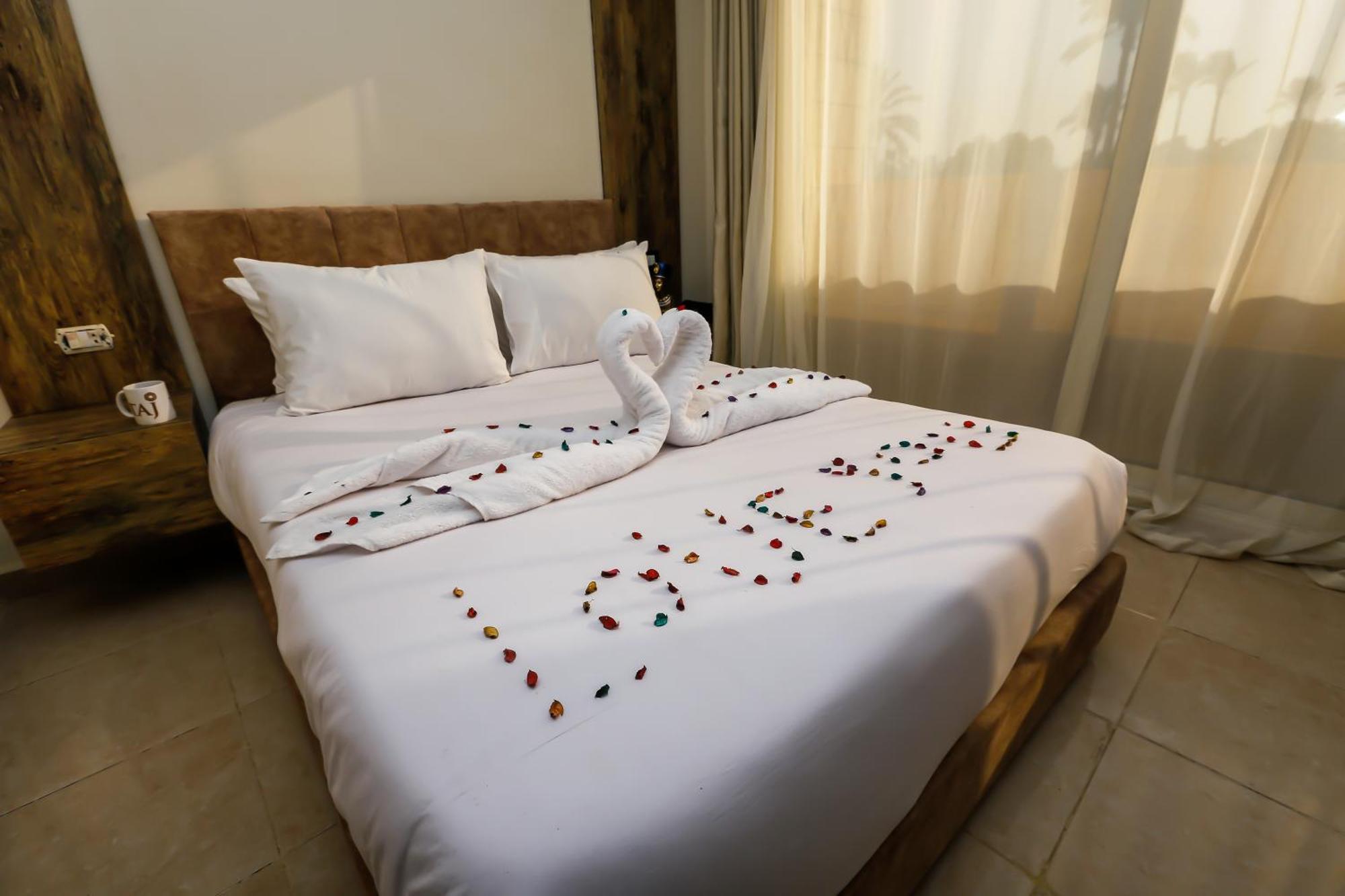 Taj Pyramids View Inn Kafrat al Jabal Bagian luar foto
