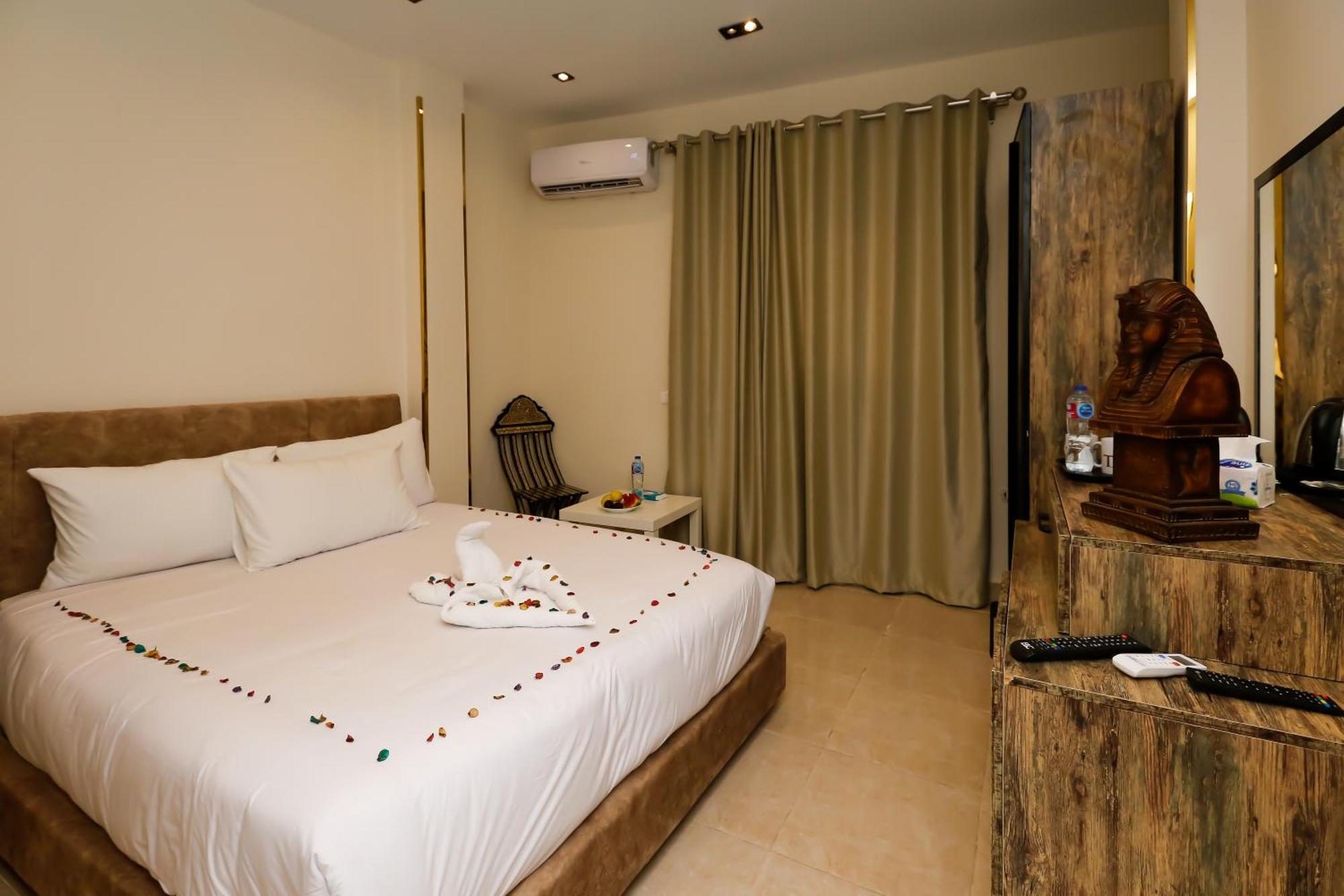 Taj Pyramids View Inn Kafrat al Jabal Bagian luar foto