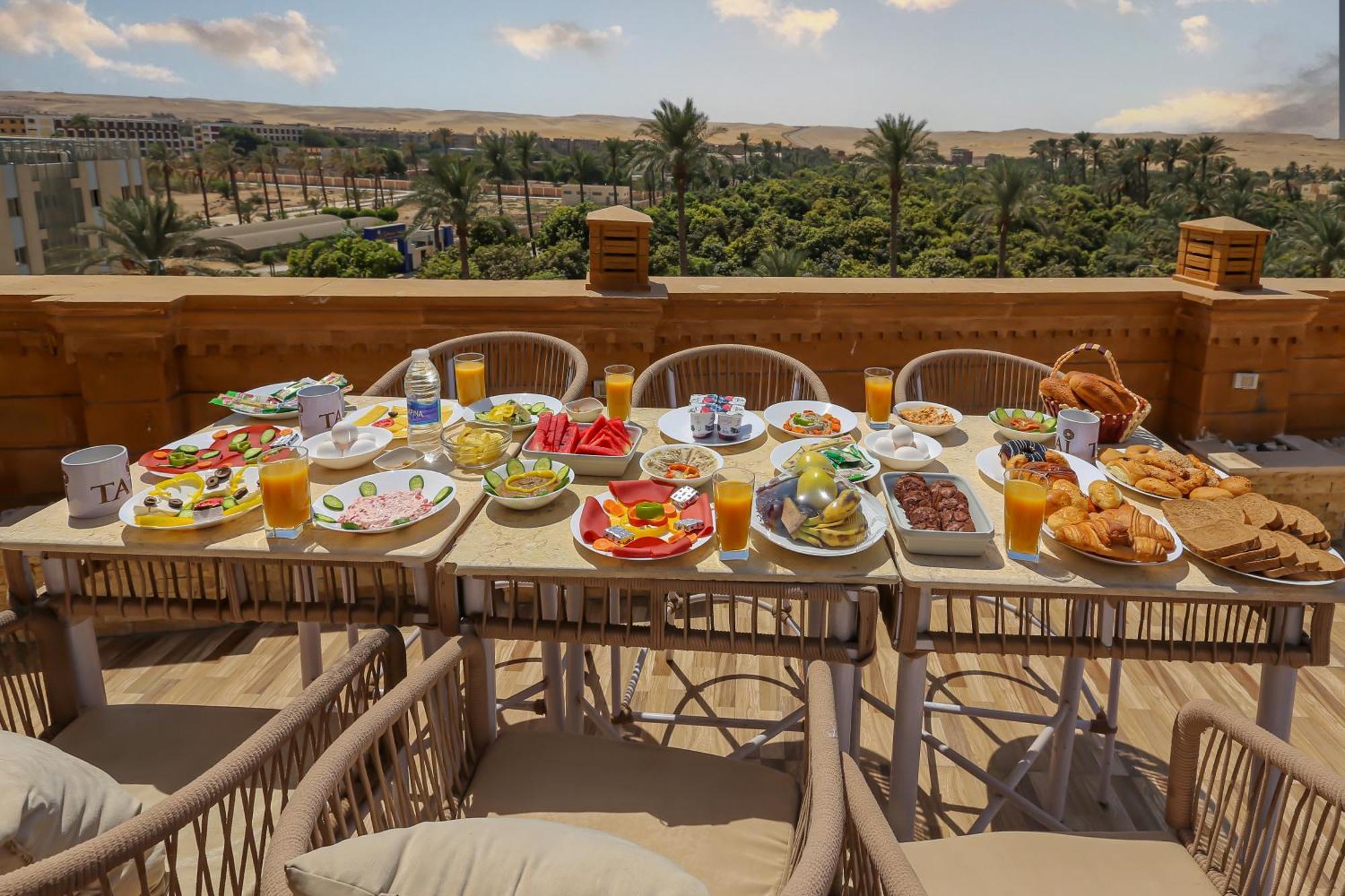 Taj Pyramids View Inn Kafrat al Jabal Bagian luar foto
