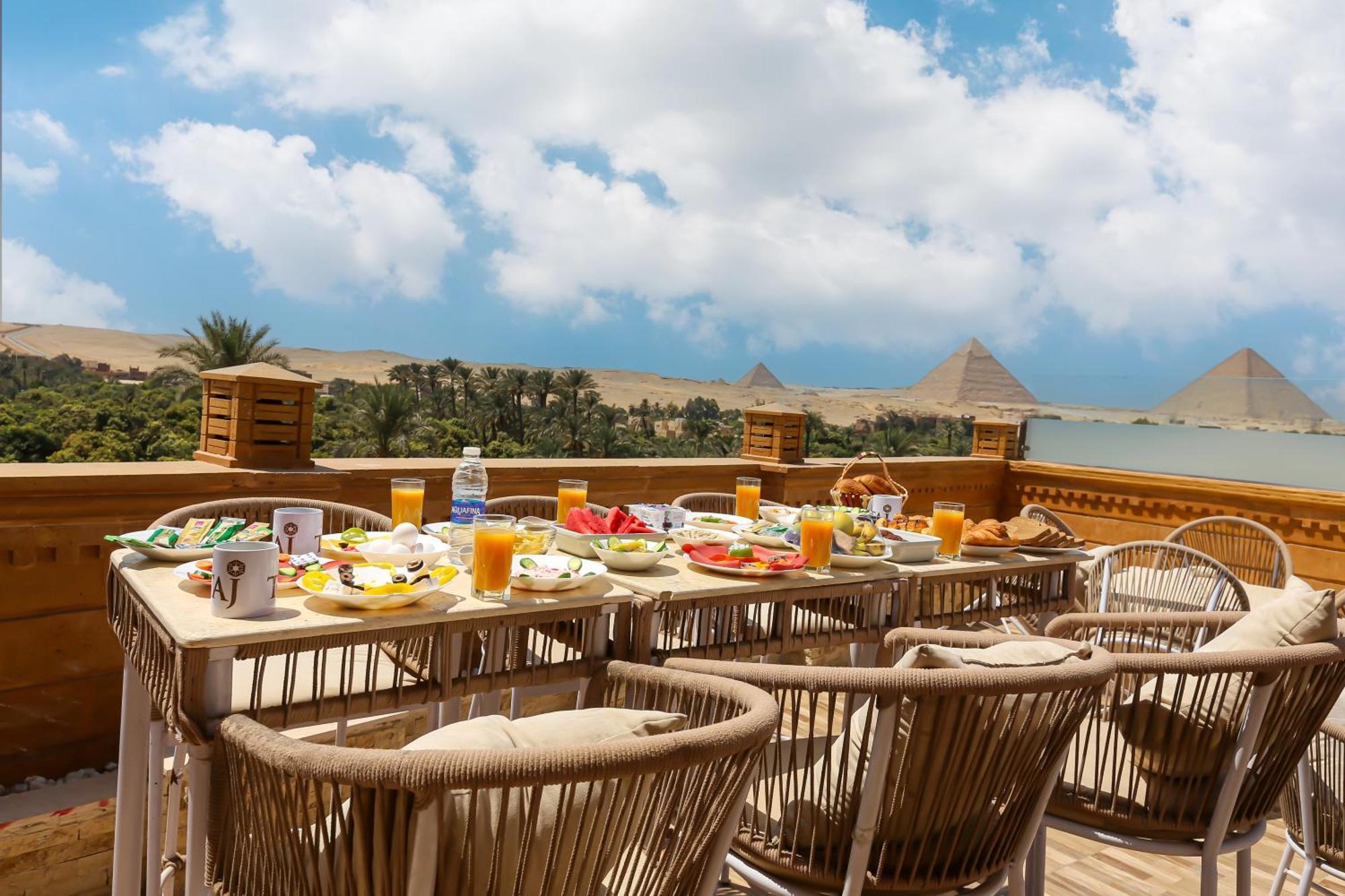Taj Pyramids View Inn Kafrat al Jabal Bagian luar foto