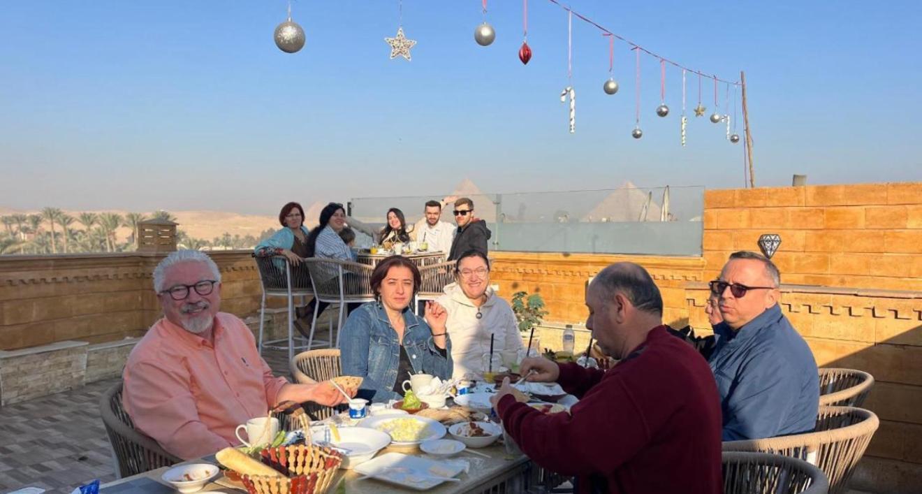 Taj Pyramids View Inn Kafrat al Jabal Bagian luar foto