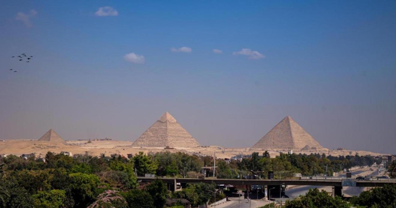 Taj Pyramids View Inn Kafrat al Jabal Bagian luar foto